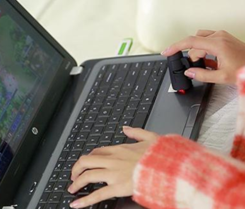 Finger mouse being used on top of a laptop in lieu of built-in trackpad.